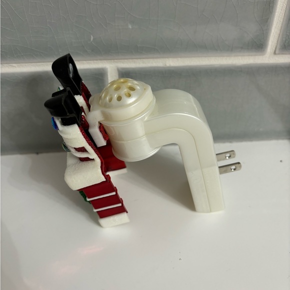 Bath & Body Works Santa Stuck in Chimney Wallflowers Fragrance Plug - Picture 5 of 5